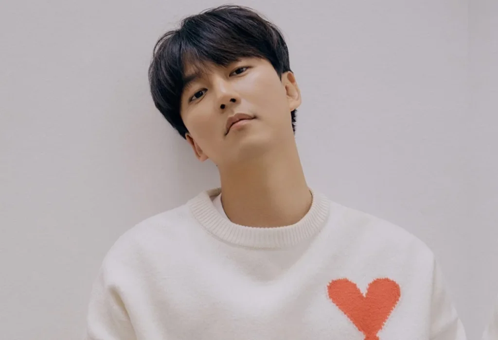 Kim Nam Gil in Talks to Lead New Webtoon-Based Drama "True Education"